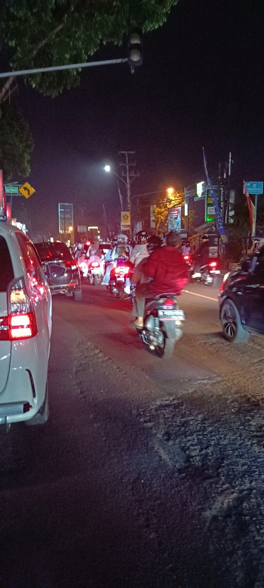 Keongs88's tweet photo. @Keong_Dewaku @TMCPolresBogor makin malam makin ramee https://t.co/Fpod31dHTs