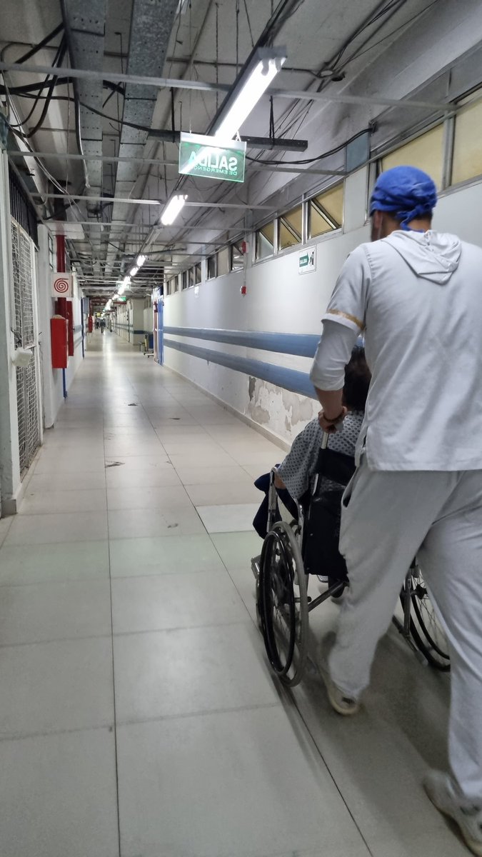 adriaquinoc's tweet image. Hoy, voto por tu memoria papá.

Hay experiencias que son un golpe de realidad tan profundo y te sacuden tanto que te hacen sentir rabia, enojo, indignación.

Hoy, voto con la esperanza de que la realidad de la salud pública en este país sea diferente a lo que vos viviste.