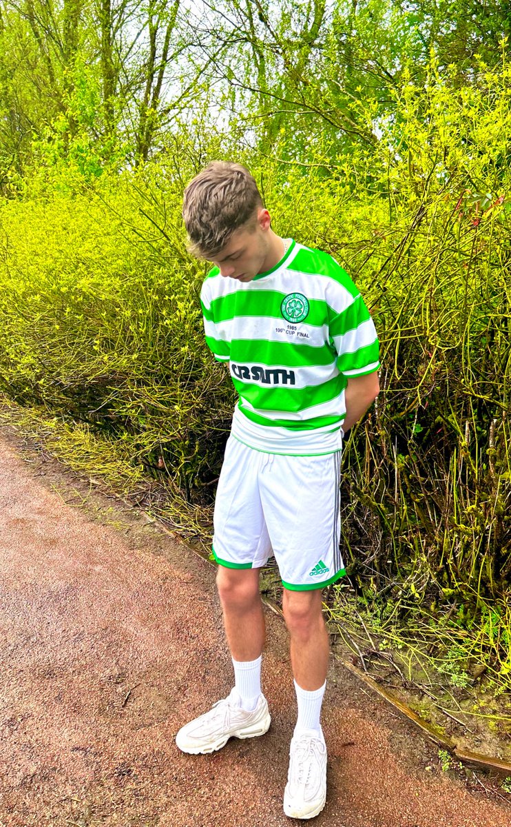hornyglasgboy's tweet photo. Who’s watching the game today?🍀😈 https://t.co/i1oVDtLeqF