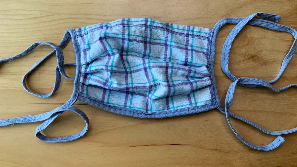 Mehr als 200 Objekte sind bereits im @DHMDresden-Sammlungsbestand. Das Museum sucht weitere Objekte zum Thema «Alltag mit dem Coronavirus» sowie #Covid19.  Die Geschichten hinter den Objekten gehören ebenso dazu.

Alle Details: dhmd.de/sammlung/allta… 
Foto: Dresdner Stoffmaske