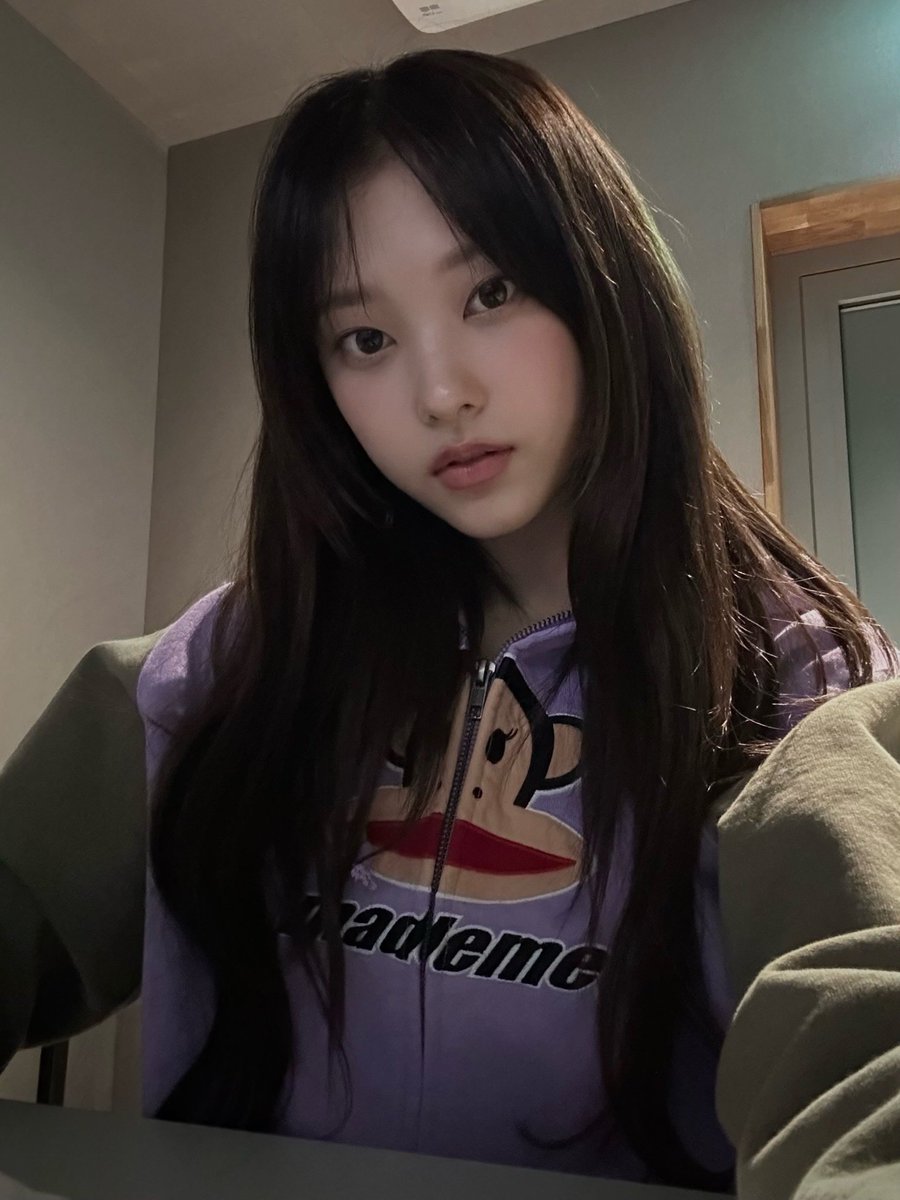 fromnwjns's tweet photo. [230430] 📞🐱 https://t.co/D7zWbsw31A