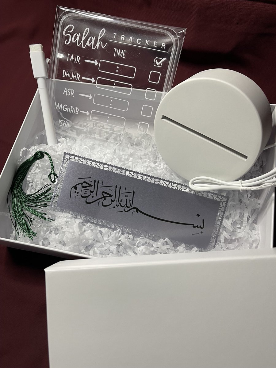 mahisbrush's tweet photo. Check our our Salah Tracker Bundle.

Includes:
✨17 x 12 cm Salah tracker, acrylic writable lamp connected via a USB power cord
✨White erasable pen.
✨Bismillah metal bookmark with tassel.
✨A6 White gift box wrapped with a ribbon.
✨Add a personal message postcard for FREE! https://t.co/DxgEc9uQhT