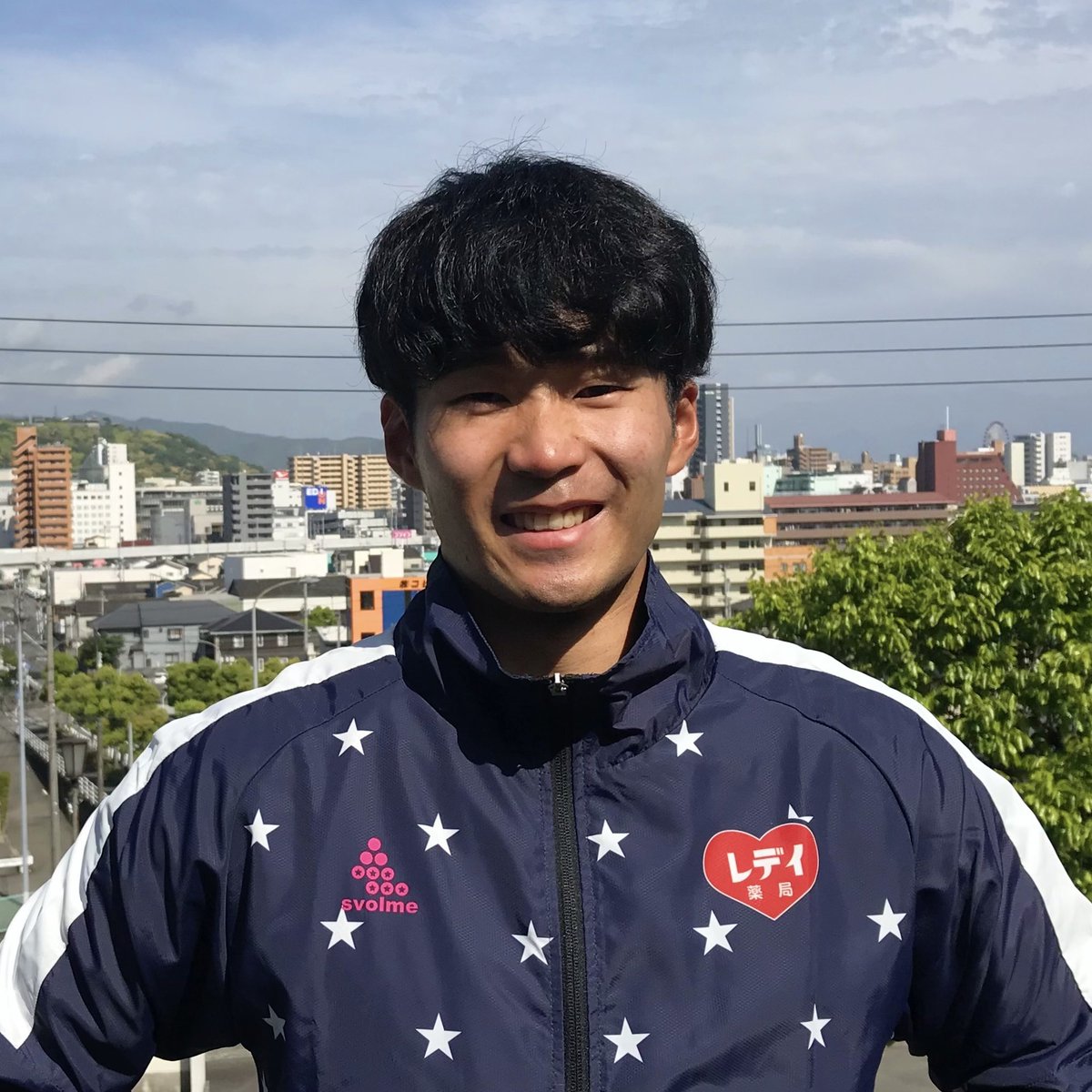 ladytf00189's tweet photo. ❤️新入部員の紹介です❤️

名前：桑田成仁(クワタナルヒト)
出身校：新居浜東高校→法政大学
専門種目：100m/200m/走幅跳
PB：10.34/20.84/7m67

地元愛媛県で競技ができることを大変嬉しく思います。競技ができる環境に感謝し、全力で頑張ります！

@kwt_jump
#レデイ薬局 #桑田成仁 https://t.co/GpLlMLivOE