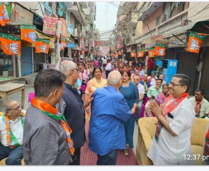 SumanSharma0931's tweet photo. दिनांक 30 अप्रैल 2023 यशस्वी प्रधानमंत्री श्री नरेंद्र मोदी जी की मन की बात का कार्यक्रम आज पश्चिमी जिला केशवपुर वार्ड द्वारा रोशन दी हट्टी पर आयोजित किया गया जिसमें सांसद श्री प्रवेश साहिब सिंह वर्मा जी का सानिध्य प्राप्त हुआ @BJP4Delhi  @ https://t.co/e2XbeIQsxu