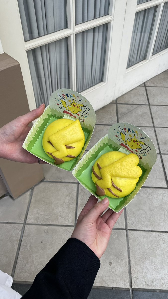 ois13___'s tweet photo. 高校の友だちとユニバ~念願のピカチュウまん可愛すぎた、、🥹🫶🏻 https://t.co/CPTiJ7SC3r