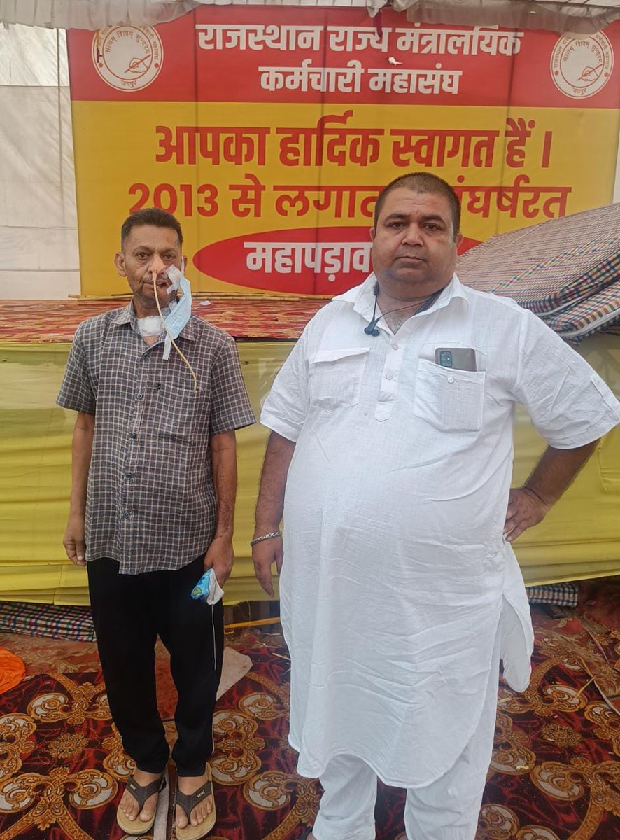akhilswami2185's tweet photo. @educationdirec4 @ashokgehlot51 @DrBDKallaINC @RajCMO @zeerajasthan_ यह हमारा एक बाबू भाई जो कैंसर पीड़ित है और 10 तारीख से सामूहिक अवकाश पर है आज जिद करके अजमेर से पंडाल अपनी उपस्थिति दर्ज करवाई इनके जज्बे को सलाम https://t.co/cM1imUHyiH