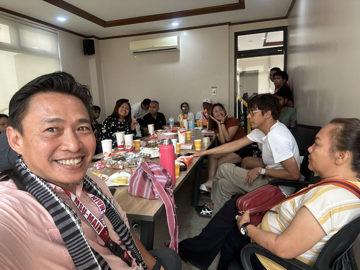 TeddyBaguilatJr's tweet photo. Initial meeting ko sa mga Kakampink core group sa Cagayan de Oro - Misamis Oriental. Let’s start organizing sa CDO ng mas maaga. Also glad to meet the youth leaders sa area. Tuloy lang #KapaTed #Preps2025 #Tuloylang https://t.co/WYdaIeTbJF