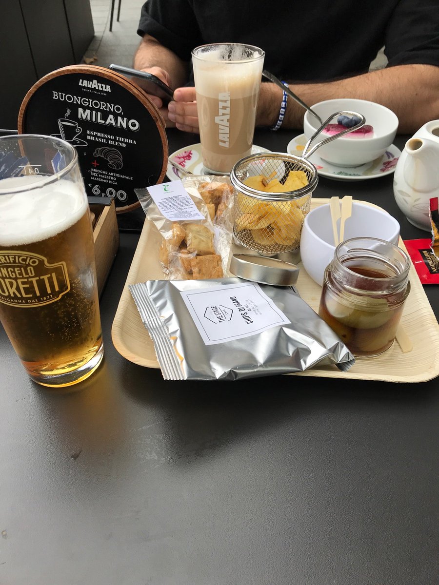 PacoLinux's tweet image. Pido una cerveza y me traen esto (@ The Stage Milano in Milano, LOMBARDIA) swarmapp.com/c/60gqu8JpOgN