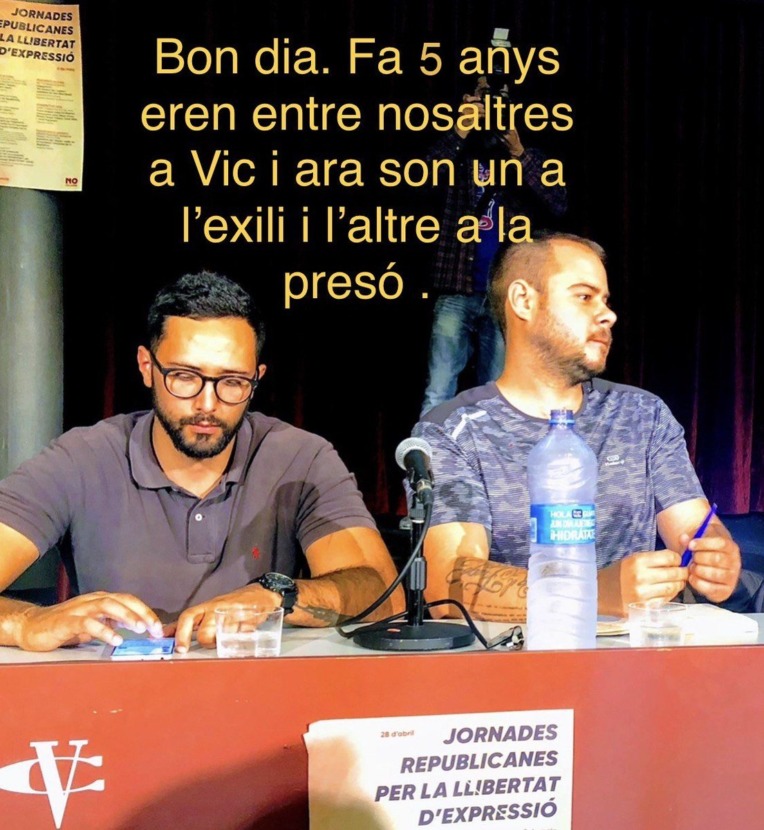 ⚠️ Avui fa 5 anys, a les Jornades republicanes per la llibertat d'expressió de #Vic, teníem entre nosaltres @Valtonyc i @PabloHasel

Ara l'un és a l'exili i l'altre fa 830 dies que és a la presó. 
#SpainIsAFascistState

#FreePabloHasel
#AmnistiaTotal
#llibertatdexpressio