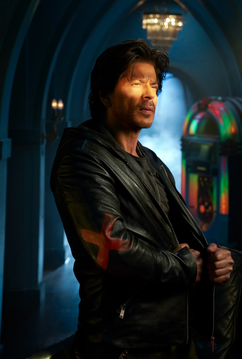 SRKUniverse's tweet image. The King flaunting Signature X from #DyavolX collection 🧥
visit 🕸️ dyavolx.com if you wish to own one ✨ 30 units available only, all signed by #Pathaan Himself ✍ hurry up ⏱

#ShahRukhKhan #SRK #AryanKhan #DyavolXApril30