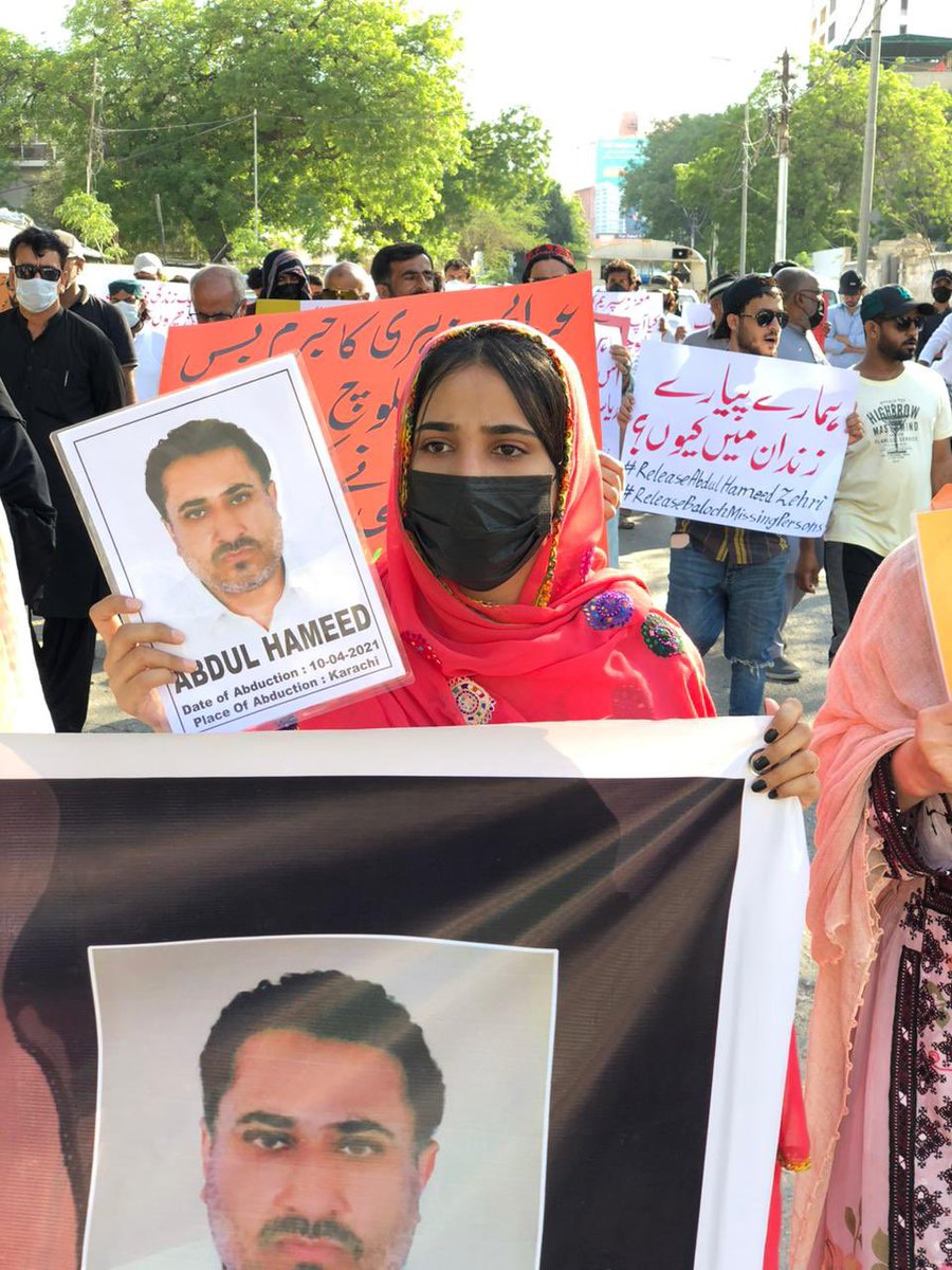 saeeda_hameed's tweet photo. میرےباباعبدالحمید زہری کی جبری گمشدگی کے خلاف آرٹس کونسل سے کراچی پریس کلب تک ایک ریلی نکالی گئی ہے
 میں تمام صحافی حضرات سے اور انسانی حقوق کےکارکنوں سے  اپیل کرتی ہوں کہ میرے والد کی بازیابی میں اپنا کردار ادا کریں
@HamidMirPAK @AsadAToor 
@asmashirazi 
#ReleaseAbdulHameedZehri https://t.co/w4SZCGgkbF