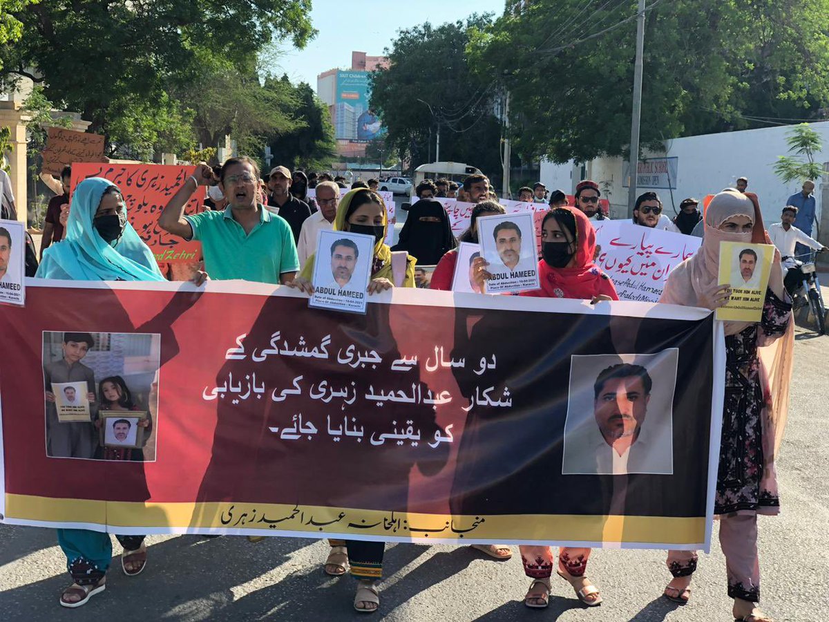saeeda_hameed's tweet photo. میرےباباعبدالحمید زہری کی جبری گمشدگی کے خلاف آرٹس کونسل سے کراچی پریس کلب تک ایک ریلی نکالی گئی ہے
 میں تمام صحافی حضرات سے اور انسانی حقوق کےکارکنوں سے  اپیل کرتی ہوں کہ میرے والد کی بازیابی میں اپنا کردار ادا کریں
@HamidMirPAK @AsadAToor 
@asmashirazi 
#ReleaseAbdulHameedZehri https://t.co/w4SZCGgkbF