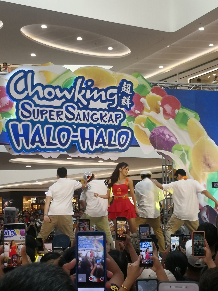 KimChiuOFP's tweet photo. RT My Kim Chiu fan heart is so alive again ❤️❤️❤️ So happy to you earlier @prinsesachinita 😍😍😍 Starstruck pa din talaga ako huhu #13SangkapSarapSummer @chowking_ph https://t.co/GtmzPGpmfn