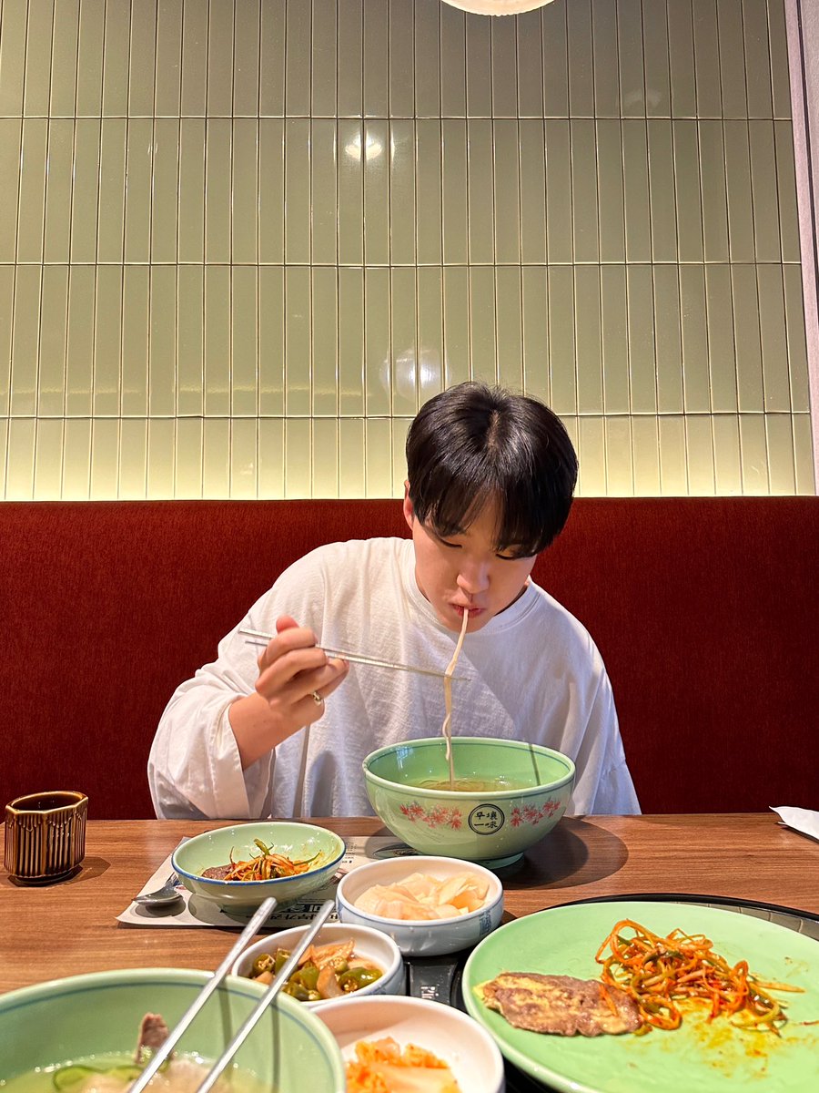 hoshbday's tweet photo. 뭐 먹을때 기여운 홋디 https://t.co/TKtwAdLQUp