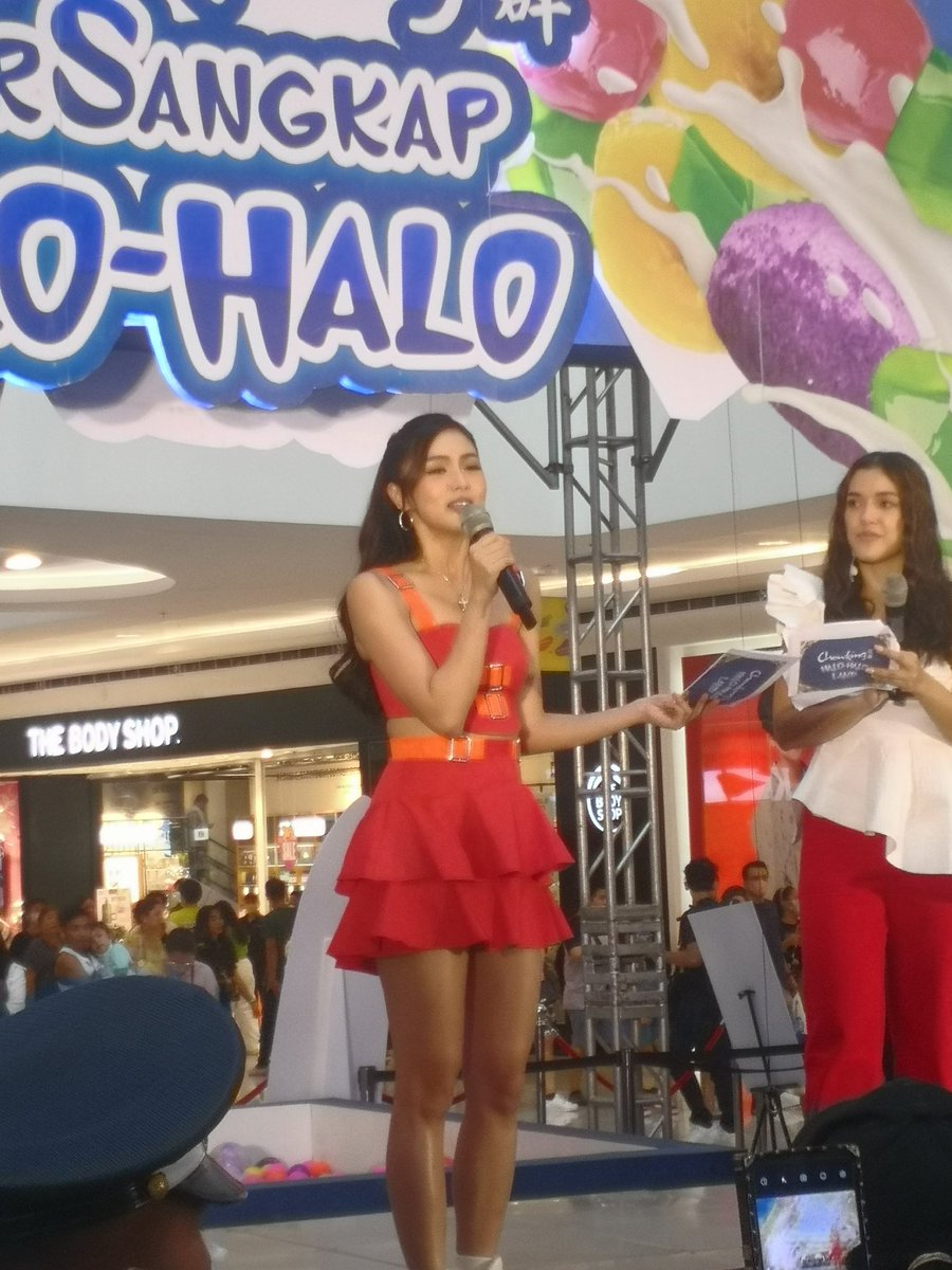 KimChiuOFP's tweet photo. RT My Kim Chiu fan heart is so alive again ❤️❤️❤️ So happy to you earlier @prinsesachinita 😍😍😍 Starstruck pa din talaga ako huhu #13SangkapSarapSummer @chowking_ph https://t.co/GtmzPGpmfn