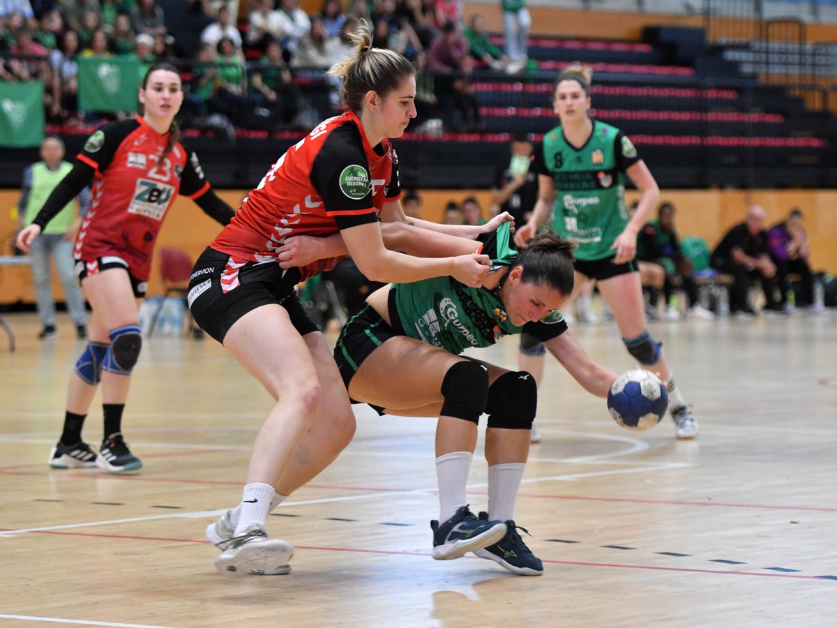 🏆Partidazo ayer en #Lasesarre en la primera jornada del Play-Down de la liga @IberdrolaDHF

@CbmZuazo 23-18 @Beti_guerreras

Hay esperanza para nuestras #GuerrerasZuazotarras #AupaNeskak #ZuazoGara

Gracias al club por dejarme hacer las fotos del partido 👏