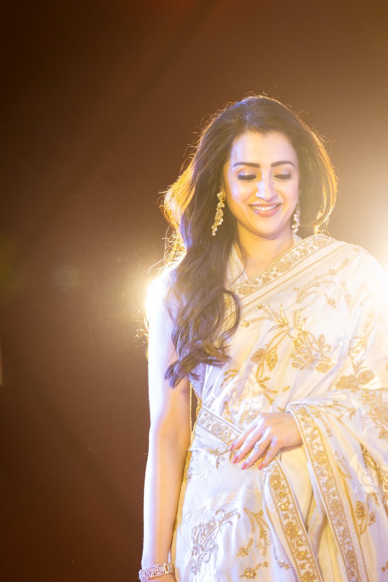 trishtrashers's tweet photo. Feelin a lil luminous off late👑🌟 https://t.co/Deoks7ePdP