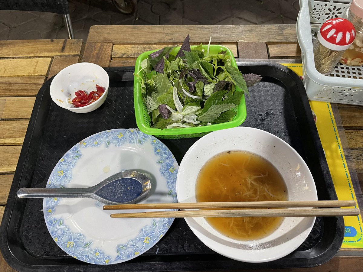 TOS_tazy's tweet photo. アウトドアスタイルデビュー

・ブンチャー30000ドン（175円）
・味は問題ない（うまい）
・使いかけの唐辛子渡される（食わない）

ひとりの時はローカルフードで良いな！
暑くなったらアウトドアは無理だけど‥ https://t.co/FkqTMtSnCi