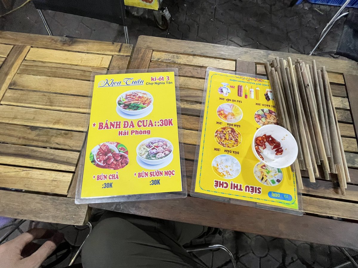 TOS_tazy's tweet photo. アウトドアスタイルデビュー

・ブンチャー30000ドン（175円）
・味は問題ない（うまい）
・使いかけの唐辛子渡される（食わない）

ひとりの時はローカルフードで良いな！
暑くなったらアウトドアは無理だけど‥ https://t.co/FkqTMtSnCi