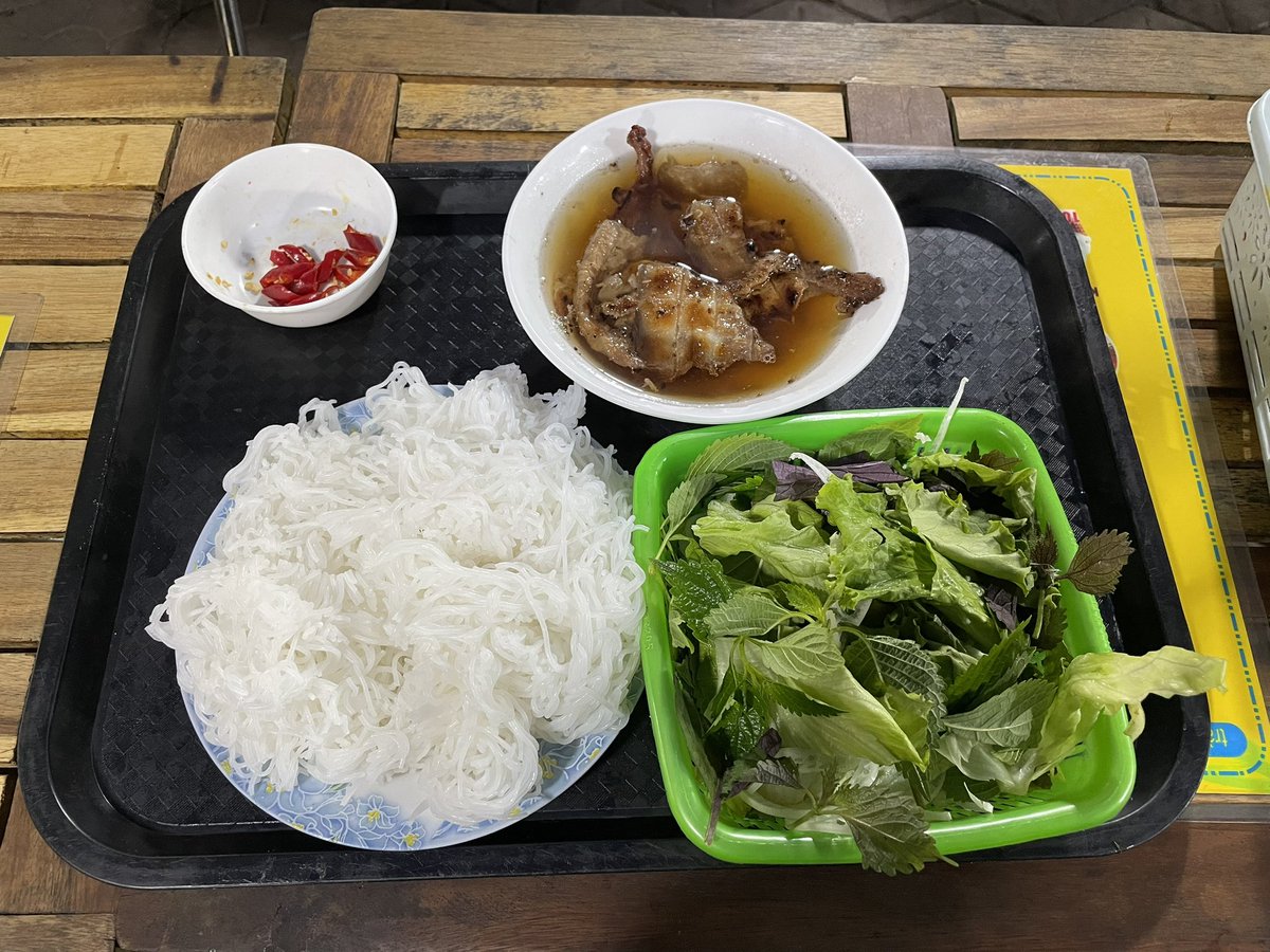 TOS_tazy's tweet photo. アウトドアスタイルデビュー

・ブンチャー30000ドン（175円）
・味は問題ない（うまい）
・使いかけの唐辛子渡される（食わない）

ひとりの時はローカルフードで良いな！
暑くなったらアウトドアは無理だけど‥ https://t.co/FkqTMtSnCi