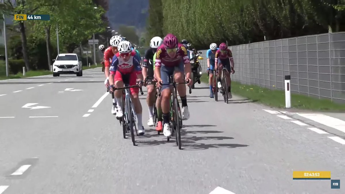 SolutionTechNR's tweet photo. -44
Si è formato un gruppetto di 15 corridori. Tra di loro Konychev e @veljko331. A una 20" un terzetto con Gandin

A small bunch of 15 riders has attacked. Konychev and Stojnic among them. 20" behind three riders with Gandin

#NeverGiveUp #Teamcorratec #GpVorarlberg https://t.co/bs63PcXQ7O