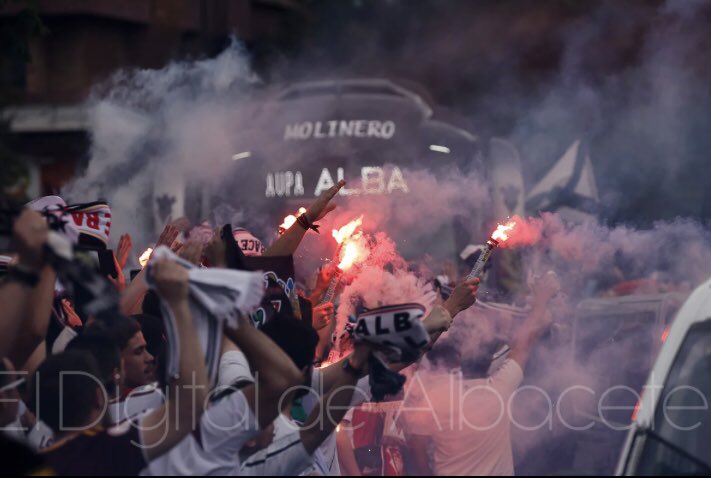 Squadra1940's tweet photo. Unidad. Familia. Albacetismo.

¡CONTIGO HASTA MORIR! https://t.co/vVEovJSghH