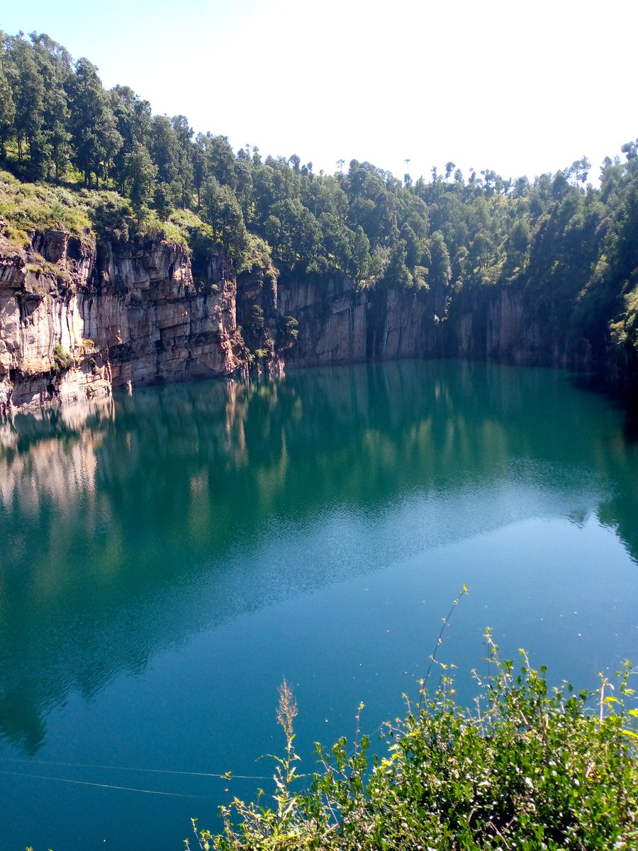 Madama_Kely's tweet photo. Enfin j'ai vu le fameux Lac Tritriva .. 😀 https://t.co/ynDui4bEnJ