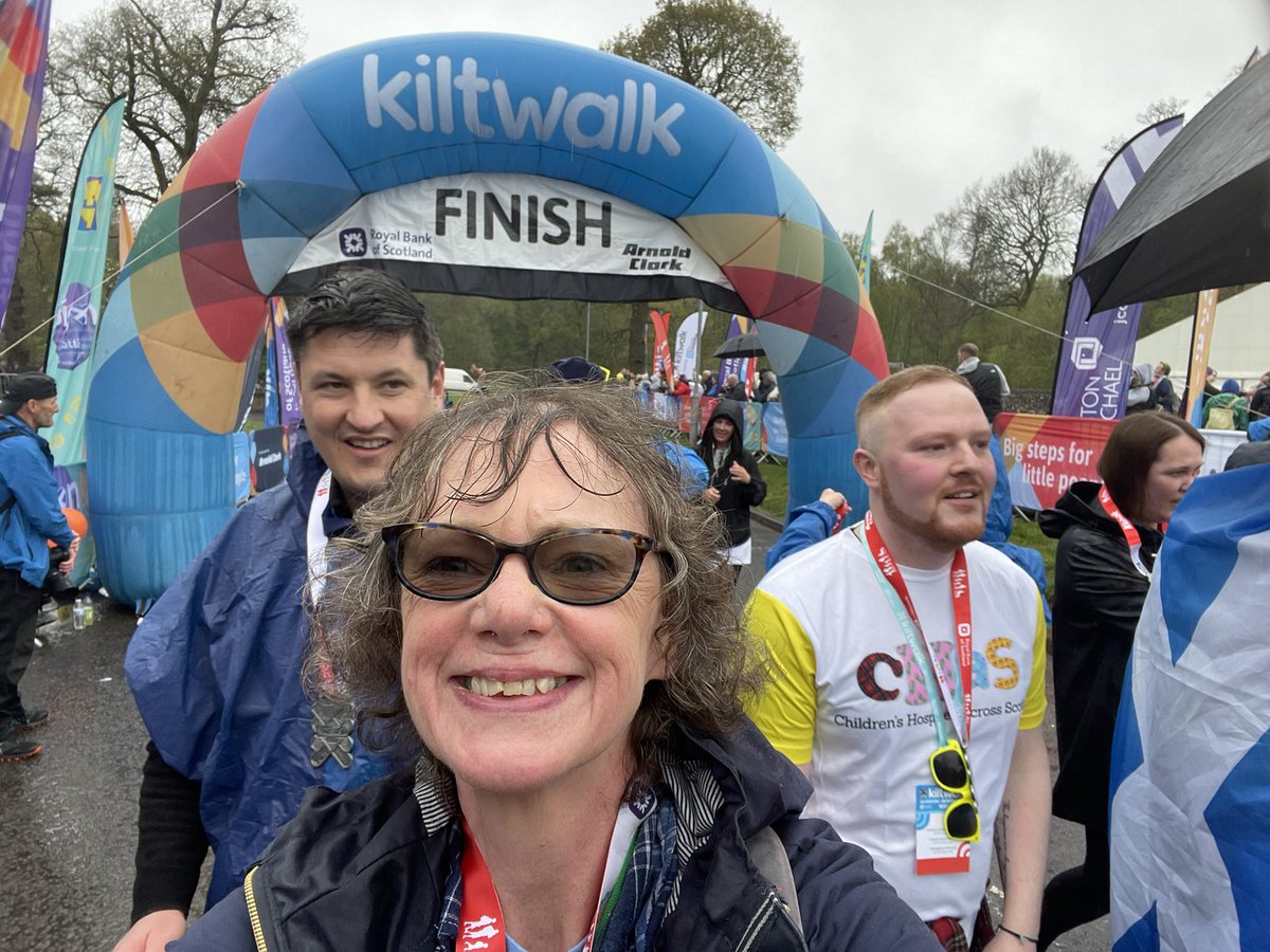 Bit damp and bedraggled. Need a pit stop and a coffee #KiltwalkGlasgow @whocaresscot #14Miles