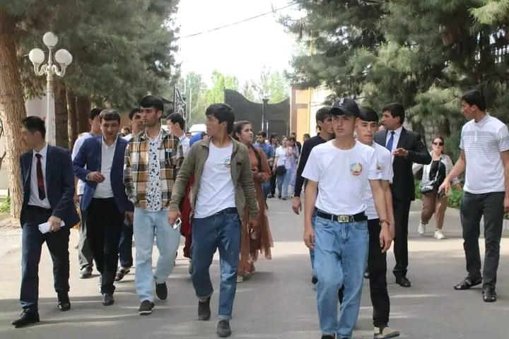 tajik_am's tweet photo. 28.04.2023. #Collective viewing of young people from different parts of the country from the entertainment and tourist area of ​​the city of #Gulistan. The #Tajik #Sea https://t.co/0uV3xkgzVA