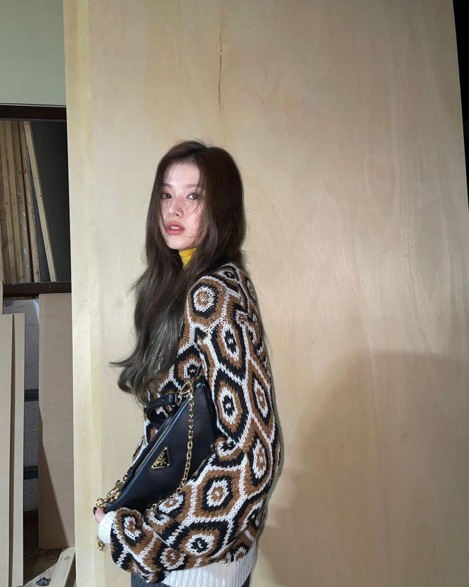 MSN_PAGE's tweet photo. #Ads #Sana
▼▲▼Prada Symbole Triangle Bag▼▲▼
#PradaSymbole #PradaTriangle @Prada
#SANA https://t.co/qJKysxLUiq