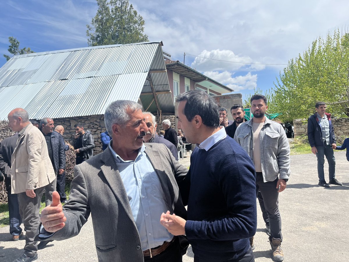 a_babacann's tweet photo. 📍Battalgazi, Hatunsuyu
#Partimiz emektarlarından ve aile büyüğümüz Osman Babacan abimizin mahdumu sevgili Harun kardeşimizin velime yemeğine katıldık. Allah'tan iki cihan saadeti diledik.
Kardeşliği beraber inşa edeceğiz.
#AKParti #Malatya #TürkiyeYüzyılı
#DoğrusuAKParti https://t.co/yZ81muVZlM