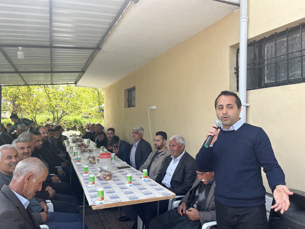 a_babacann's tweet photo. 📍Battalgazi, Hatunsuyu
#Partimiz emektarlarından ve aile büyüğümüz Osman Babacan abimizin mahdumu sevgili Harun kardeşimizin velime yemeğine katıldık. Allah'tan iki cihan saadeti diledik.
Kardeşliği beraber inşa edeceğiz.
#AKParti #Malatya #TürkiyeYüzyılı
#DoğrusuAKParti https://t.co/yZ81muVZlM