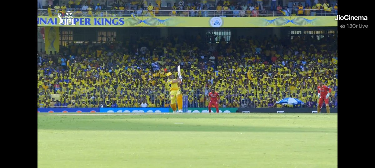 Rishavarish's tweet photo. Mahi Maar Raha Hai 💛💛#CSKvsPBKS #mahi #IPL2023 #MSDhoni𓃵 #msd https://t.co/6gOzQ4jAWs