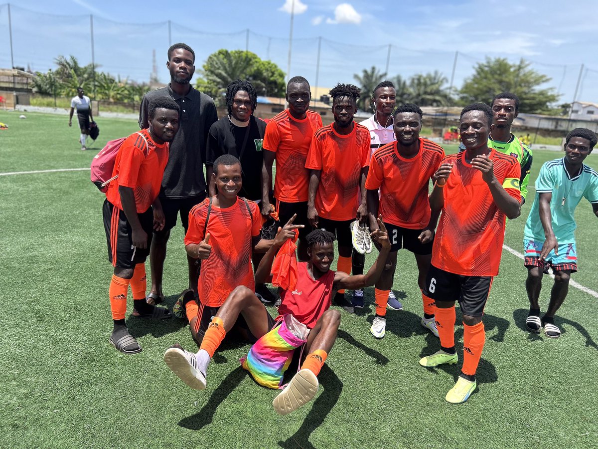 AdusaSharp's tweet photo. All is well that ends well 😏😎😎😎♥️
Accra Five Stars 1:3 Adusa Sharp Arrows 🏆🎗⚽️ https://t.co/53UV6AkR88
