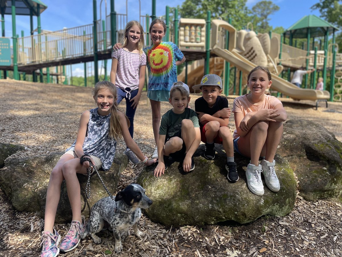 Harker31's tweet image. I am either the coolest Dad or absolutely crazy! Had a blast taking out these 6 (and our pup) for play time and lunch! Felt like a flashback to the 80’s. #framily #titospizza