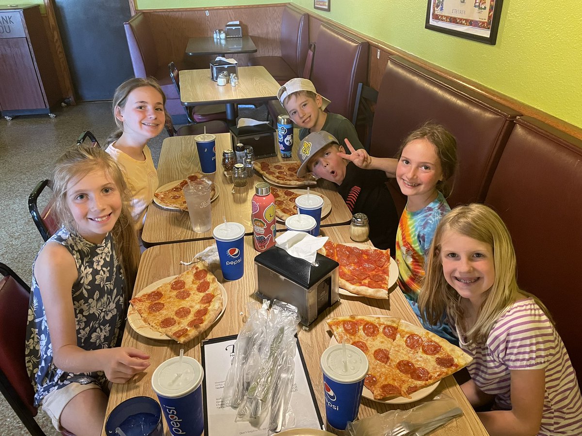 Harker31's tweet image. I am either the coolest Dad or absolutely crazy! Had a blast taking out these 6 (and our pup) for play time and lunch! Felt like a flashback to the 80’s. #framily #titospizza