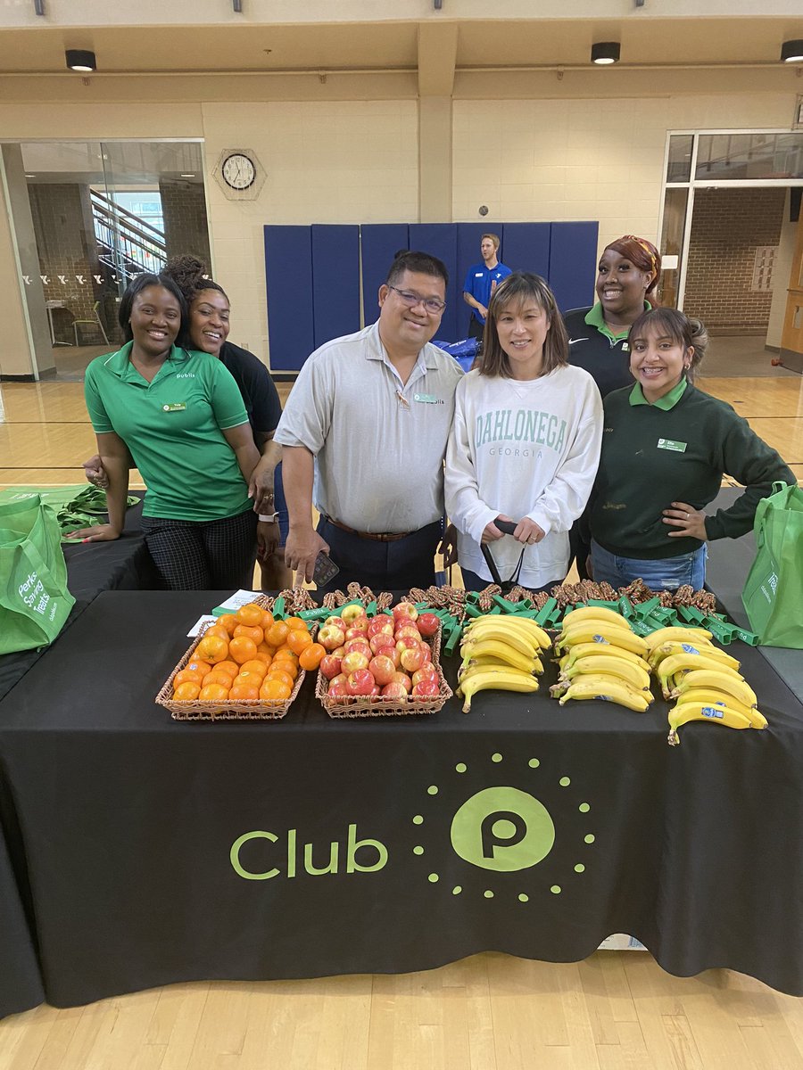 AllisonToller's tweet photo. Across the @atlantaymca thousands of children &amp; families celebrated #HealthyKidsDay! And our staff, volunteers, community partners &amp; sponsors made it all possible. We especially appreciate @Publix Super Markets Charities for
its tremendous support! 
https://t.co/LVPO6CYNJn https://t.co/SyUqzoUq6D