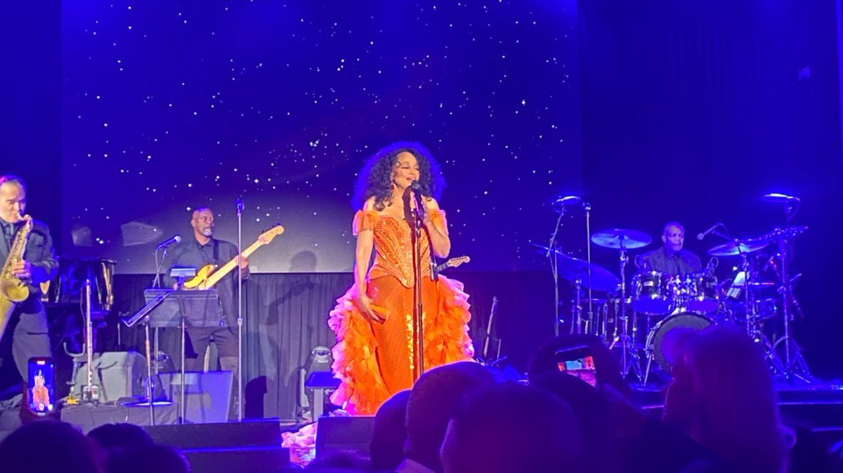 thehill's tweet photo. Second-annual Washington, DC Gala features Diana Ross, honors Gayle King https://t.co/eFq8WjHkv6 https://t.co/kT1AoAVj39
