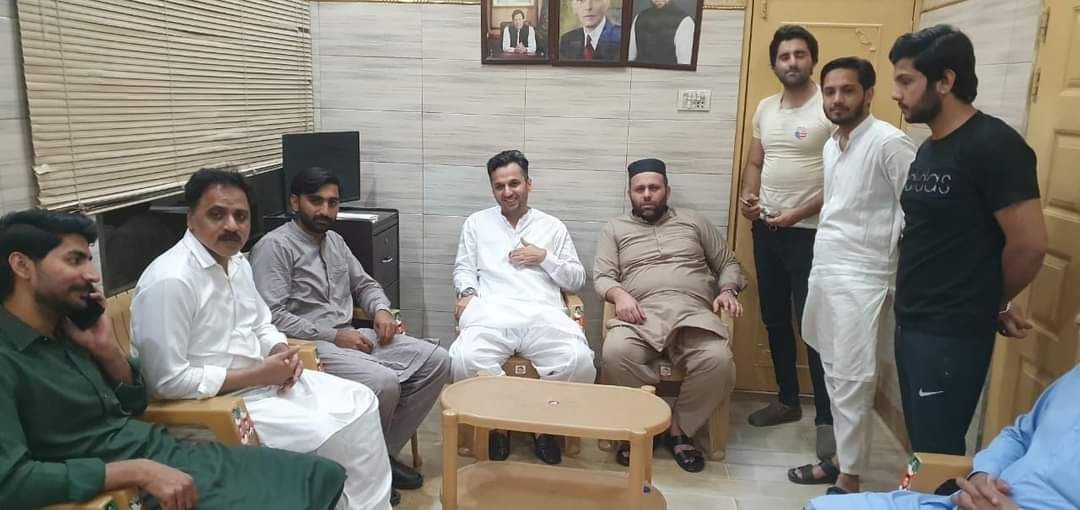 Aliofficial____'s tweet photo. این اے 78 یوسی 52
 چوہدری قاسم گجر کے آفس آمد
یوسی کے معززین سے ملاقات اور سیاسی صورتحال پر تبادلہ خیال https://t.co/xlLGWk9xa7