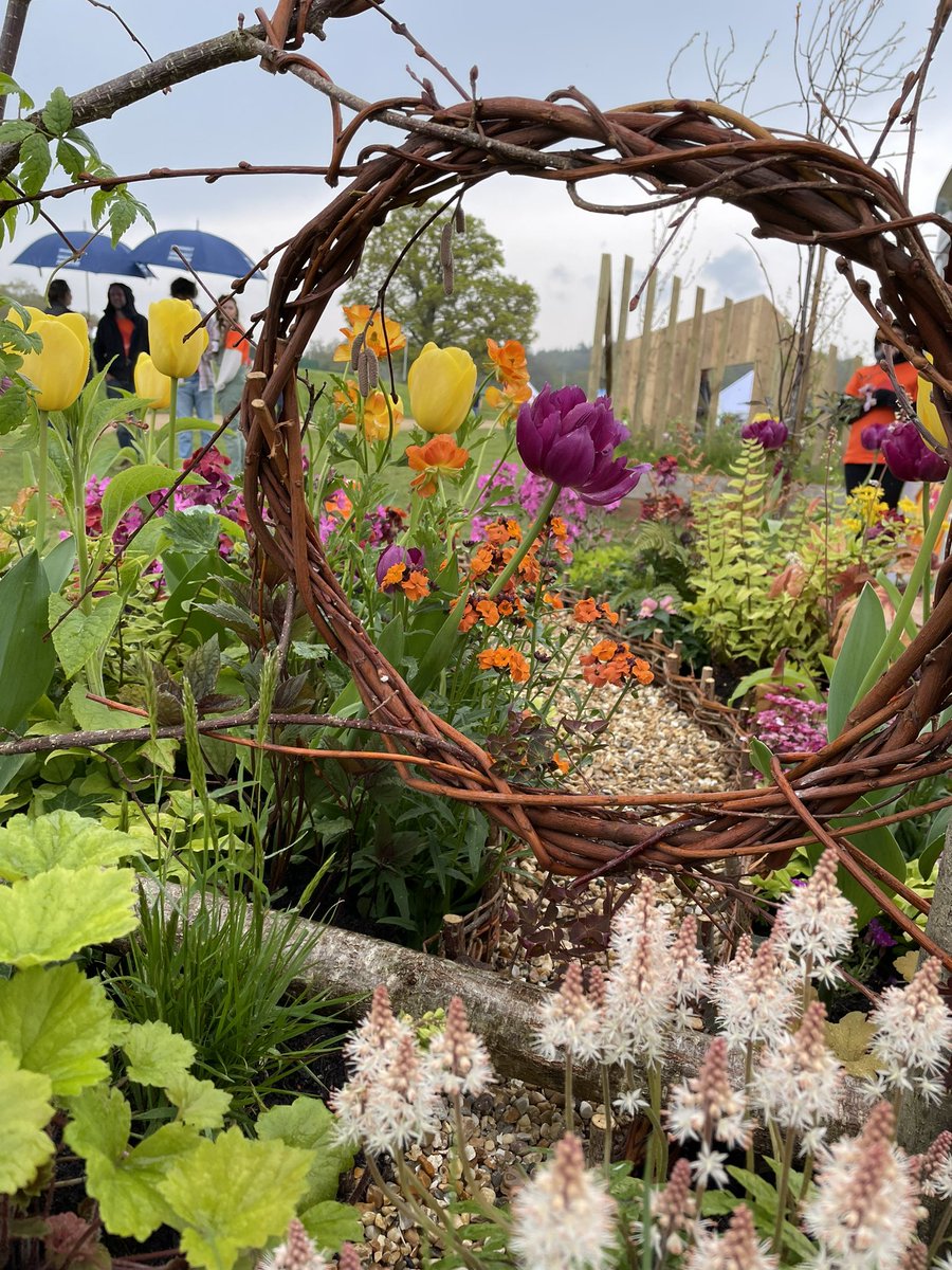 maggiessoton's tweet photo. 🌷Day 3🌷 A huge thank you to Adam Frost for coming to have photos with the team this morning! @BBCGWLive at Beaulieu @Sparsholt_Coll @sparsholtplants #bbcgwspringfair #maggies #horticulture #beautifulborders https://t.co/kZyhvuoOQi