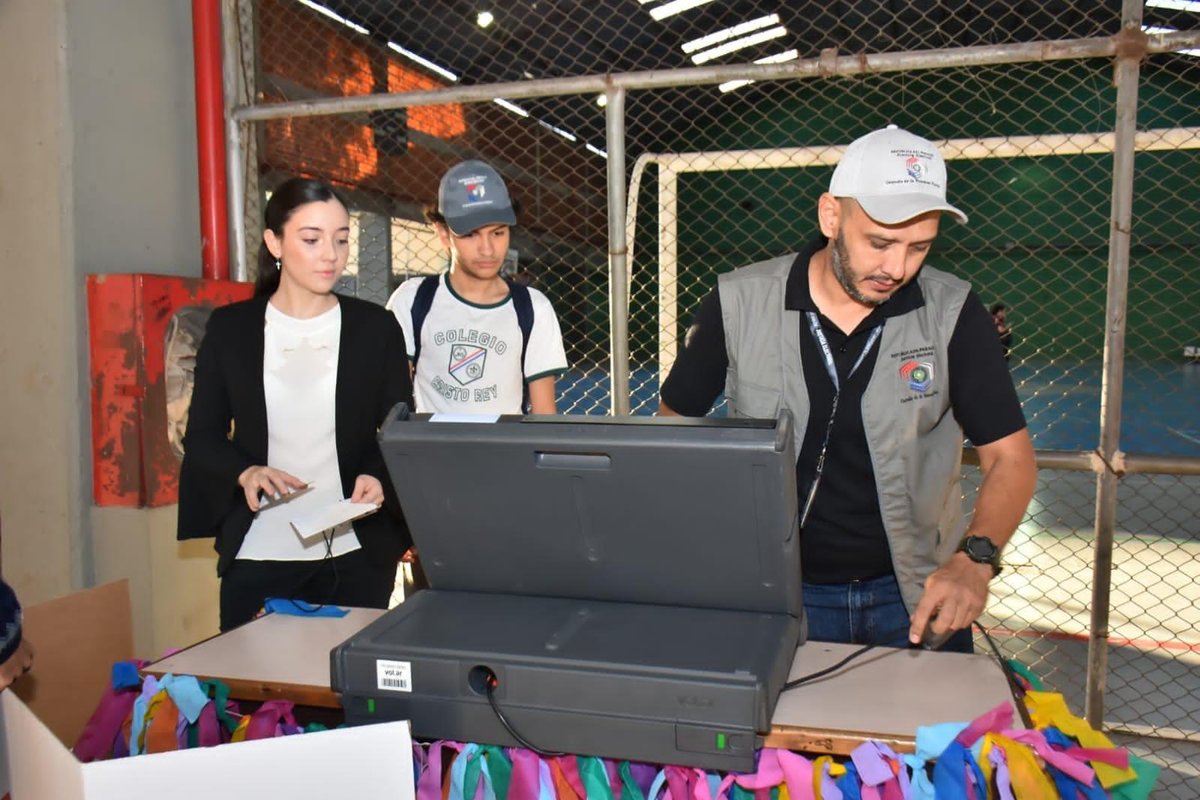 TSJE_Py's tweet photo. EleccionesPy2023🇵🇾 |Todo está previsto para que nuestros niños y niñas participen de manera simbólica votando y formen parte así, de esta fiesta cívica🎉🎉

#FiestaDemocratica
#YoElijo
#YoaVoto 

@educarp_elegir 
@PNUDPARAGUAY https://t.co/MR1P6amMi6