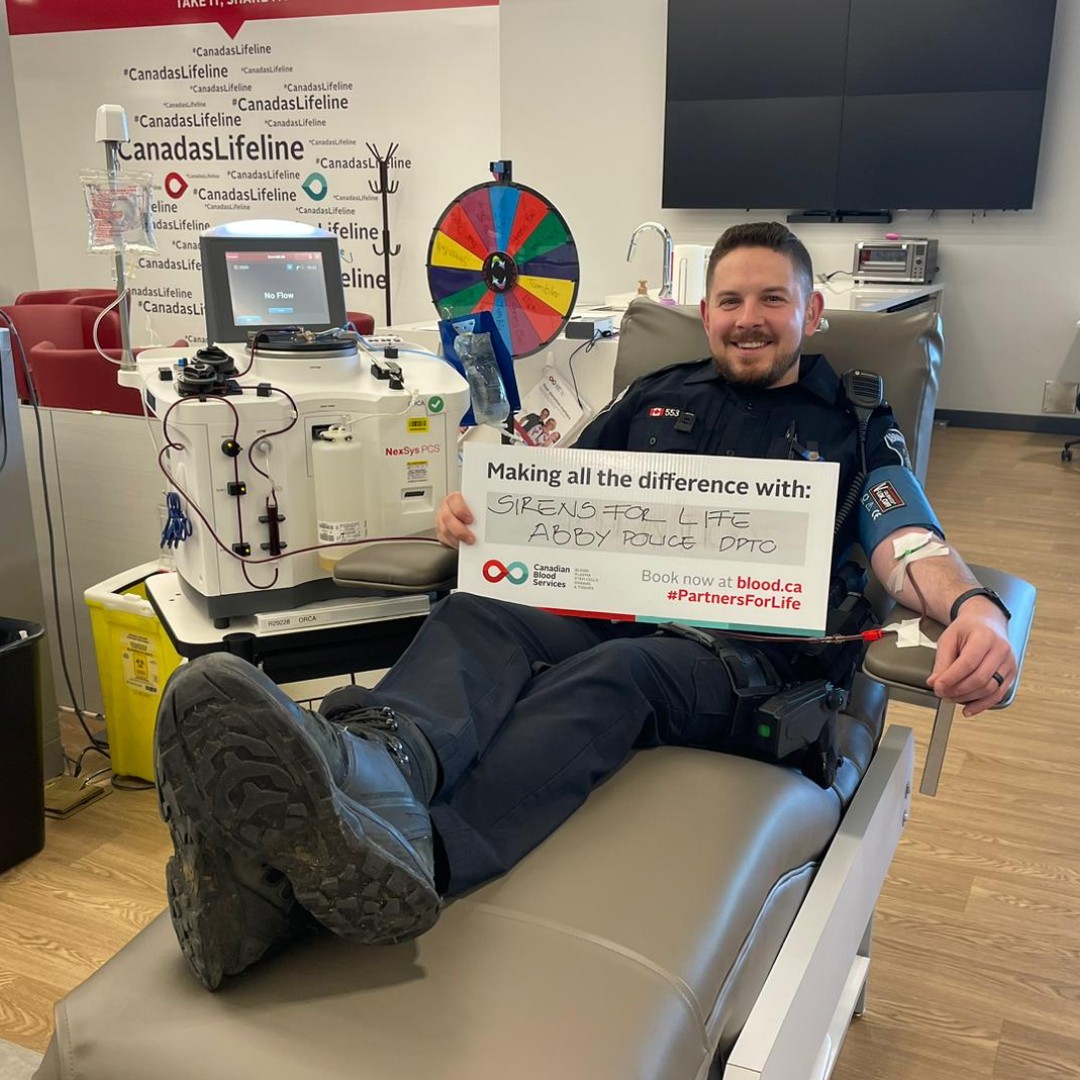 Thank you to the #Abbotsford Police Department for donating plasma and participating in our #SirensForLife campaign this month! 💪

Book your plasma appiontment today at ow.ly/HmyX50NOqFV

#PlasmaForLife 
@AbbyPoliceDept