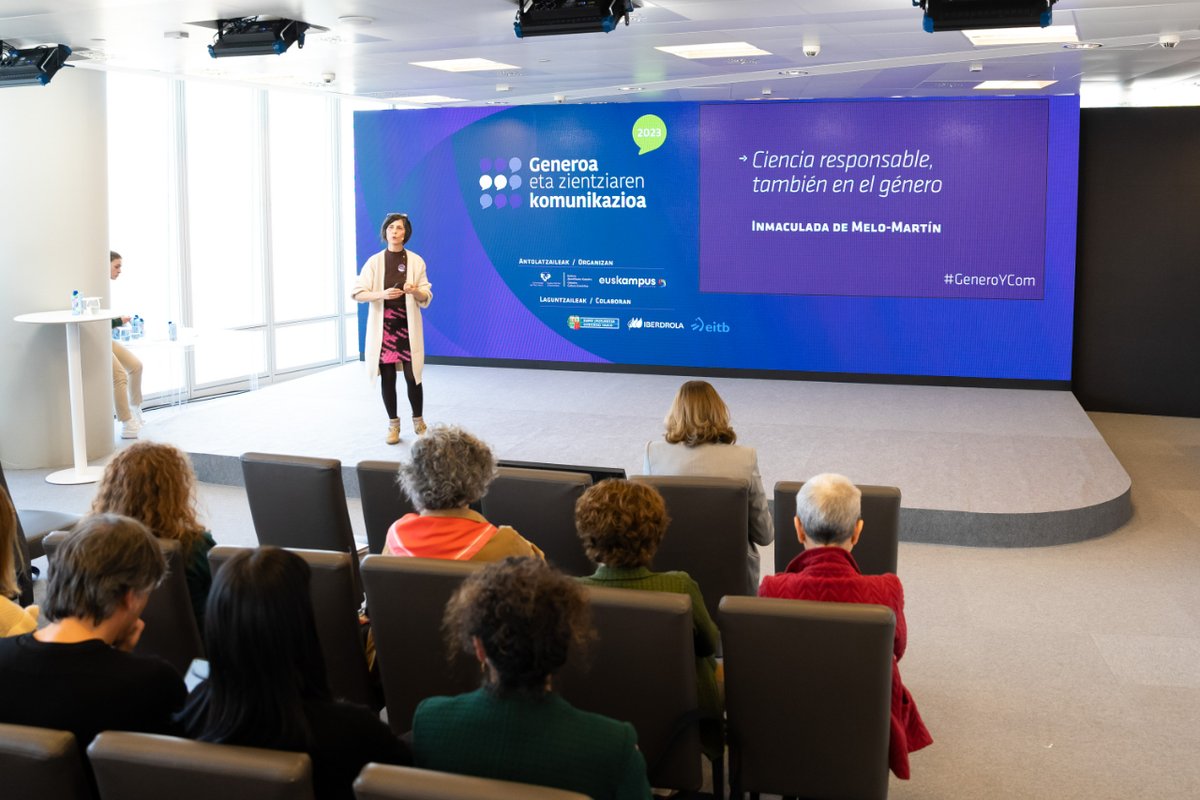 mujerconciencia's tweet photo. En su conferencia "Ciencia responsable, también en el género", Inmaculada de Melo-Martín comentó q los sesgos de género siguen estando muy presentes en el mundo de la Academia, y afectan tanto a las prácticas docentes como a las investigadoras.
#GeneroYCom
https://t.co/E9VEykQf2K https://t.co/qfqkw4dAgI