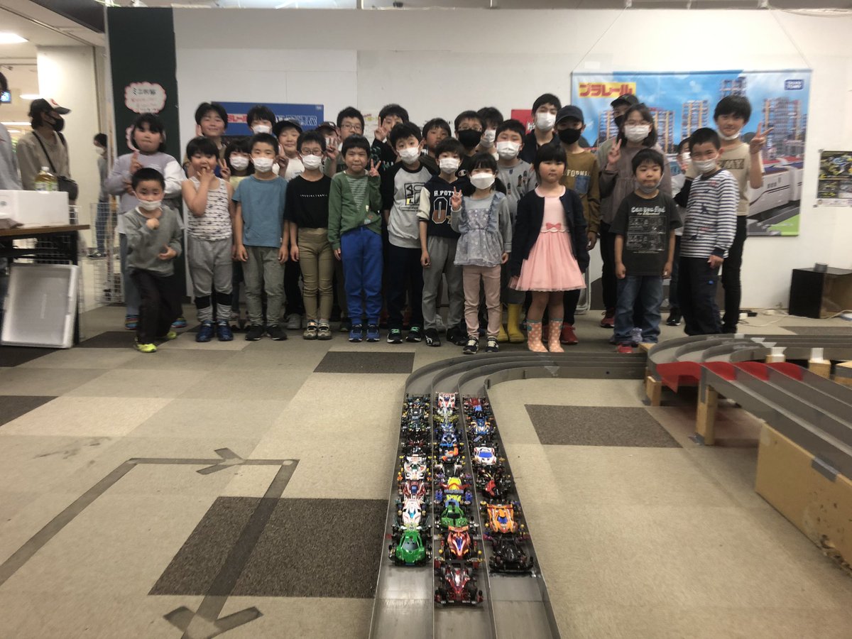 Mgr1Team's tweet photo. 本日の守山玩具(現店舗)ファイナルレースが無事終わりました
総勢94名での賑やかな大会になりましたね
楽しい事嬉しい事そして哀しい事まで供に分かち合ってきたメンバーお疲れ

今まで遠い所足を運んでくれた参加者の皆さんありがとう

そんで守玩のおばちゃん！
いつも皆が楽しめる場所をありがとう https://t.co/Jx0S3TPUR1