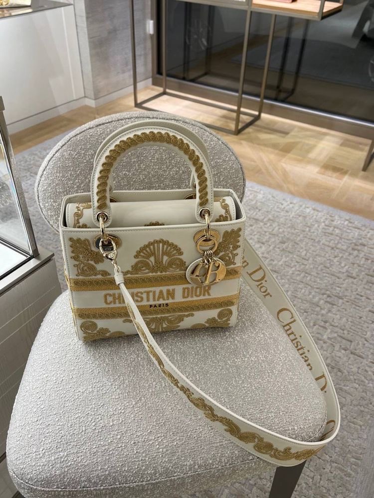 SelectOutfit's tweet image. lady dior