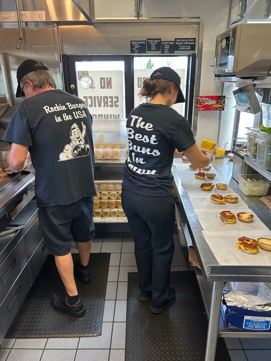 Achatzsocial's tweet photo. Visit Our New Location!
Wednesday-Saturday, 4pm-8pm

We invite you to enjoy our all natural, fresh beef patties and freshly baked buns! Our beef is hand-scooped daily and flattened on grill as soon as they are ordered and buns are baked fresh daily. #fastfooddoneright https://t.co/pHRxuI6Ny4