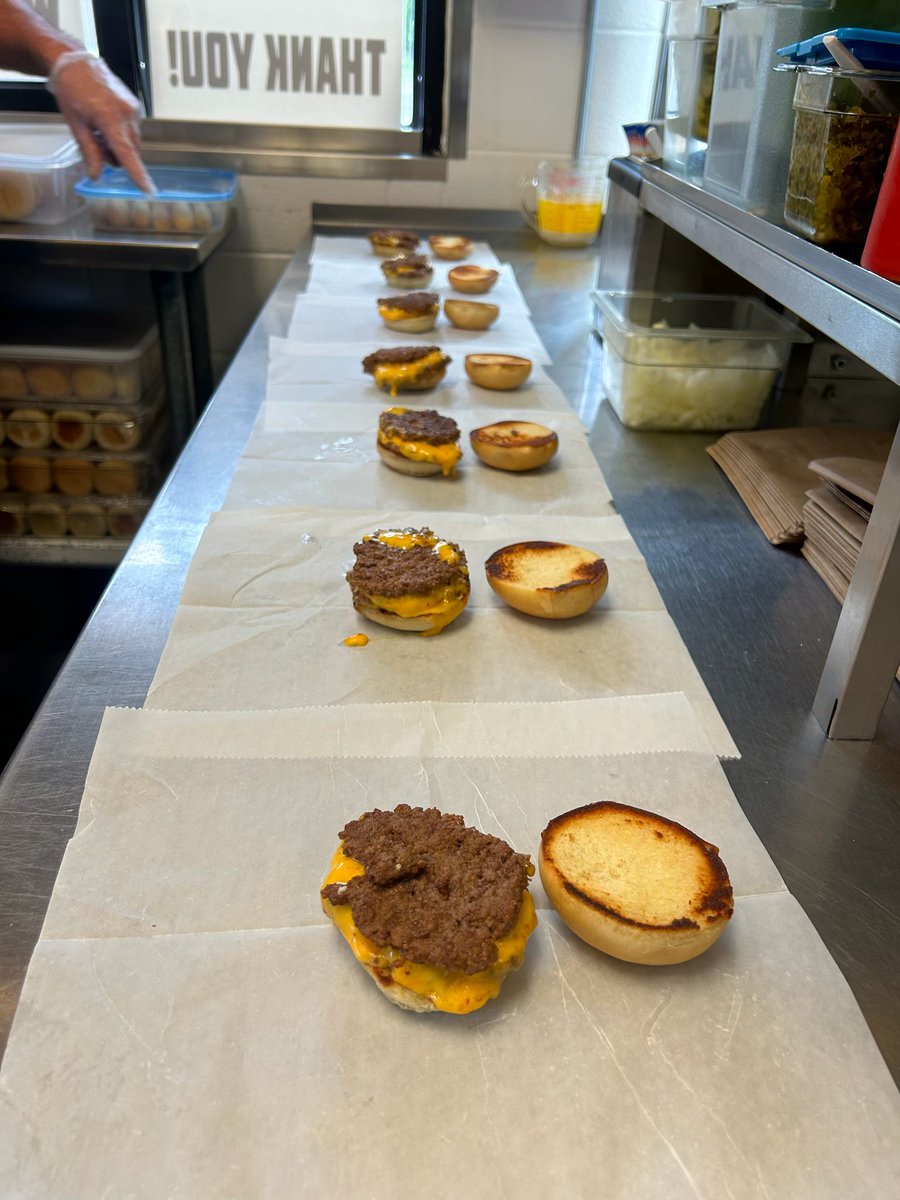 Achatzsocial's tweet photo. Visit Our New Location!
Wednesday-Saturday, 4pm-8pm

We invite you to enjoy our all natural, fresh beef patties and freshly baked buns! Our beef is hand-scooped daily and flattened on grill as soon as they are ordered and buns are baked fresh daily. #fastfooddoneright https://t.co/pHRxuI6Ny4