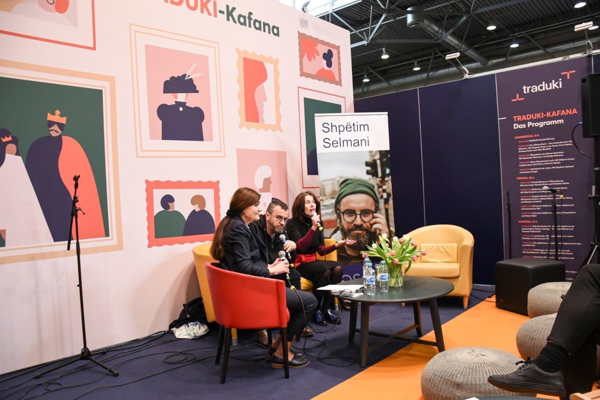 Die Republik Kosova 🇽🇰 bei der Leipziger Buchmesse 📚 <a href="/buchmesse/">Leipziger Buchmesse</a> stark vertreten.  👇🏻

<a href="/AgApolloni/">Ag Apolloni</a>, <a href="/ElizabethGowing/">Elizabeth Gowing</a>, <a href="/GaniJakupi/">Gani Jakupi</a>, Janet Reineck, Robert Wilton <a href="/ComptrollerGen/">Robert Wilton</a> &amp; Shpëtim Selmani. 

#Kosova15 #Traduki <a href="/tradukiEU/">Traduki</a> 
#lbm23 #buchmesse #leipzigliest #KosovoInDe