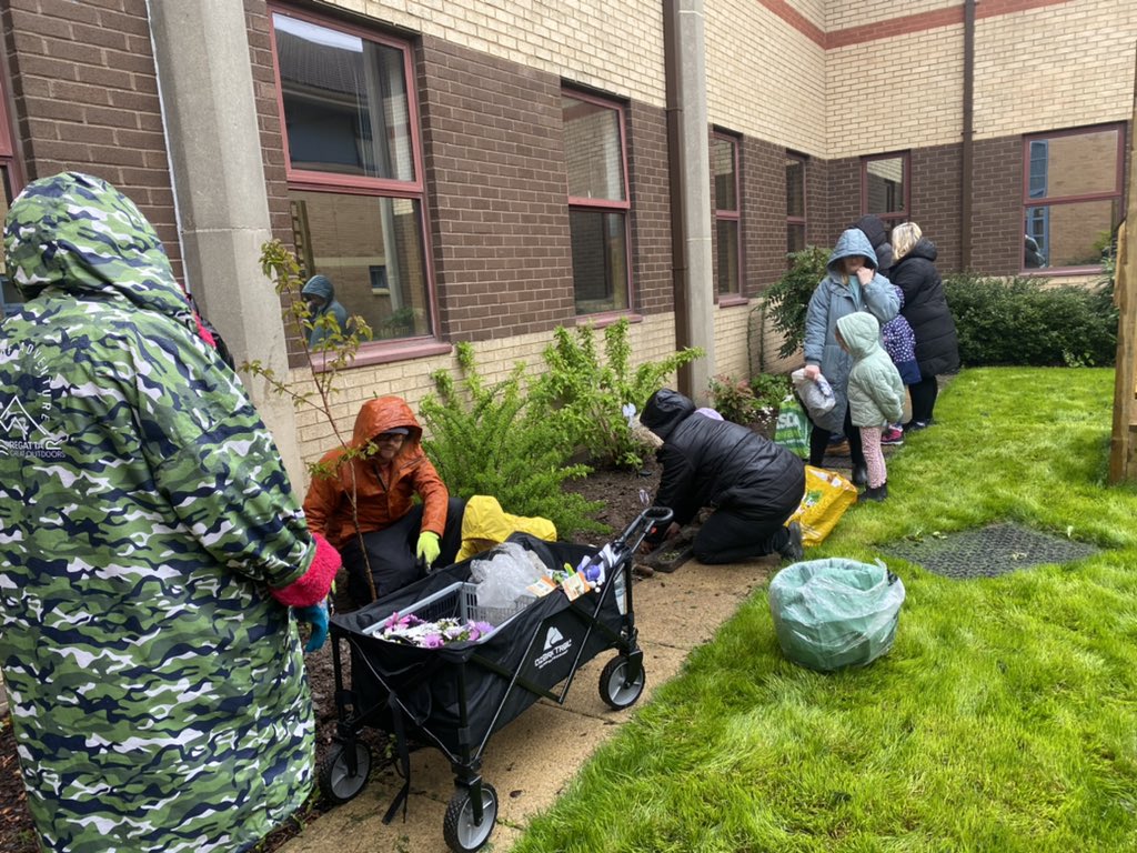 MyschaD's tweet photo. Our parents planting event in our @CwmTafMorgannwg Butterfly Garden is underway despite the rain today in Prince Charles Hospital 🦋 #butterflygarden #maternity #ctm https://t.co/4dZzkvbyEk