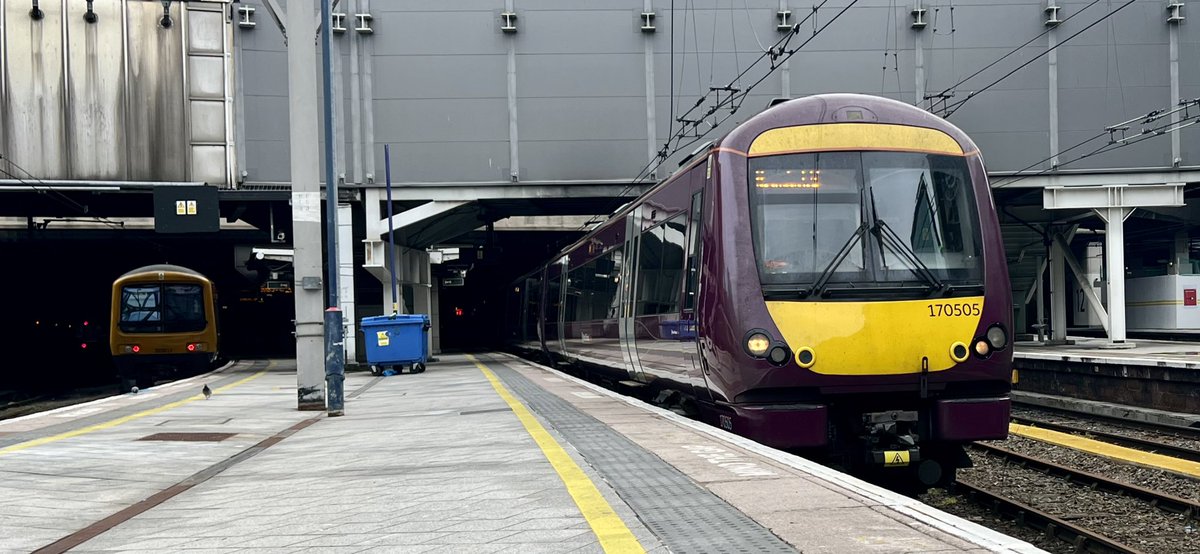 PlatformEdge1's tweet image. Morning all,

Here is 170505 + 170506 at Birmingham New Street on a service to Worcester Foregate Street #Class170